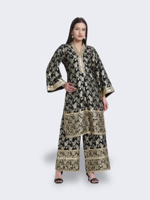 Black and Gold Grandeur